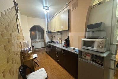 Apatament 3 camere renovat, zona 13 Decembrie - 9