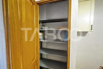 Apartament cu 4 camere decomandat, mobilat în Vasile Aaron - 9