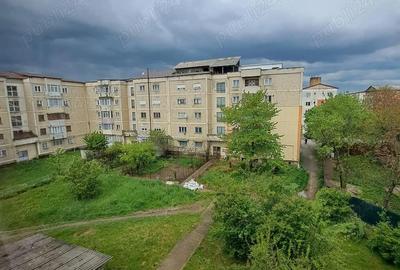 Apartament cu 2 camere decomandat în Săvinești - 2