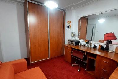 Inchiriez apartament 3 camere - zona Sebastian - 8