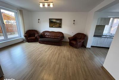 Casă cu 3 camere decomandat cu Canalizare în Ștrand