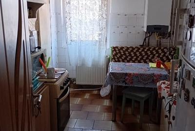 Apartament cu 3 camere decomandat, mobilat în UTA - 5