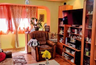 Apartament cu 4 camere semidecomandat în Cet - 8