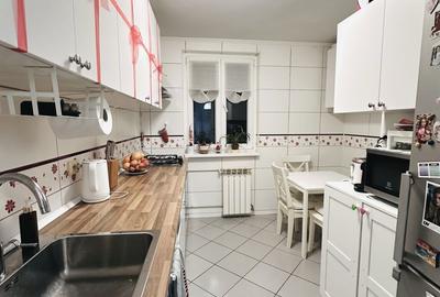 Apartament cu 3 camere decomandat în Drumul Taberei - 14