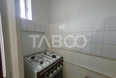 Apartament de inchiriat 2 camere decomandat 60 mp zona Octav - 3