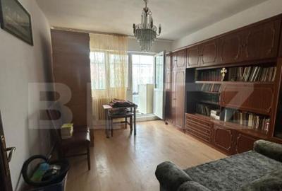 Apartament 2 camere decomandate, 2 balcoane, etaj 1, zona Vl