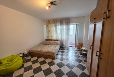 Garsonieră decomandată, mobilată în P-ța Muncii - 1