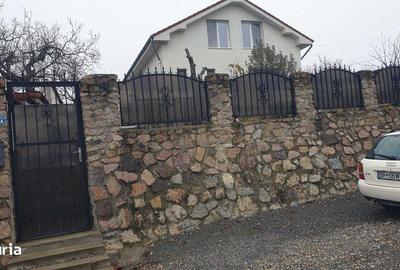 Casă cu 2 camere cu Teren 80 Mp în Central