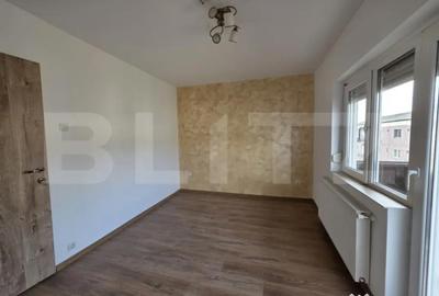 Apartament cu 3 camere decomandat în Micro 16