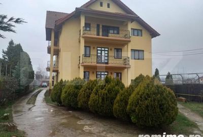 Casă cu 11 camere cu Teren 1700 Mp în Central - 1