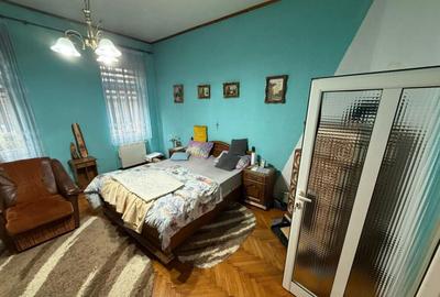 Casa cu garaj ?i 2 ?eminee, langa Parcul Mare Str. - 11