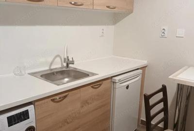 Garsonieră decomandată în Eroii Revoluției - 2