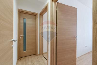 Apartament cu 3 camere decomandat, mobilat în Tractorul - 9