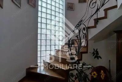 Casă cu 6 camere cu Teren 700 Mp în Est