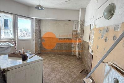 Apartament cu 3 camere decomandat în Crângași