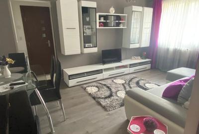 Apartament cu 3 camere semidecomandat în Florești