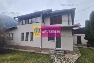 Casă individuală cu 6 camere în Central