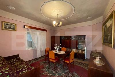 Casa de vanzare, cu 2 camere, 120 mp + teren de 1207 mp, zon - 1