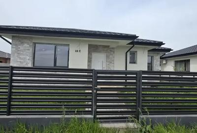 Casă cu 4 camere cu Teren 528 Mp în Corbeanca