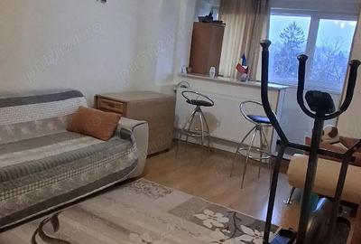 Apartament cu 2 camere decomandat în Micro 20 - 1