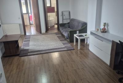 Apartament cu 2 camere semidecomandat în Fundeni