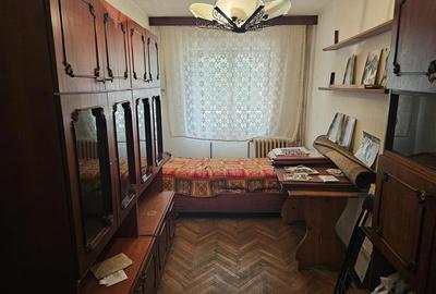 Apartament cu 4 camere semidecomandat, mobilat în Micro II - 29