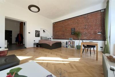 Apartament într-o clădire istorică - zonă centrală, malul canalului Apartament într-o clădire istorică - zonă centrală, malul canalului - 2