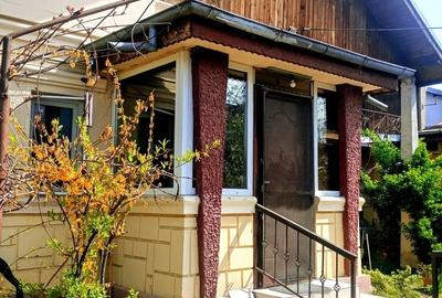 Casă cu 3 camere cu Teren 390 Mp în Jiului - 1