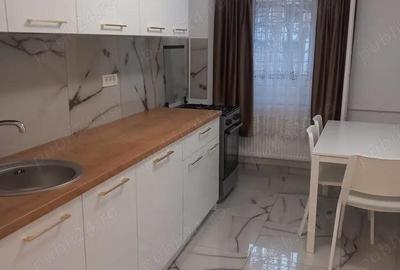 Garsonieră decomandată în Titan