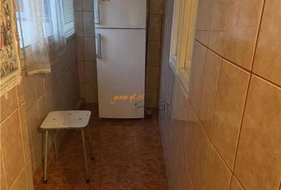 Apartament 3 camere , zona cartier Sud , et 2/4, decomandat, - 2