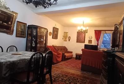 Casă individuală cu 4 camere cu Canalizare în Central - 1