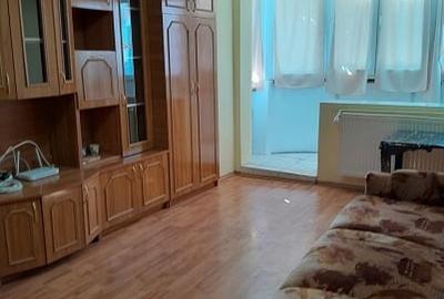 Tei-Domino, Garsoniera - 1