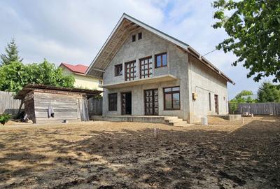 Casă cu 4 camere în Valea Adâncă - 1