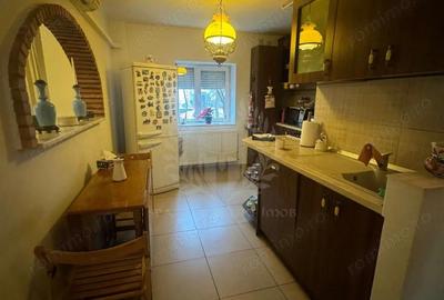 Apartament cu 4 camere decomandat în 9 Mai - 18