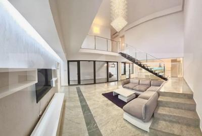 Casă cu 7 camere cu Teren 1000 Mp în Central