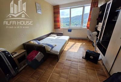 Apartament cu 3 camere decomandat în Govândari