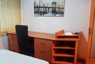 Apartament cu 3 camere semidecomandat în Berceni - 2