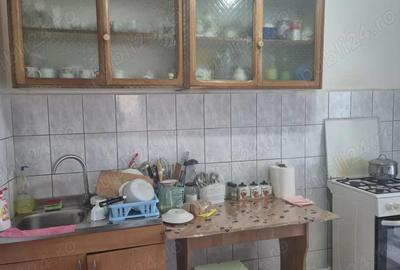 Apartament cu 3 camere in zona Micro 38 - 1