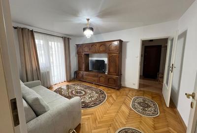 Apartament cu 3 camere decomandat, mobilat în Mihai Viteazul