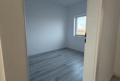 Casă cu 5 camere cu Teren 305 Mp în Remetea Mare - 8