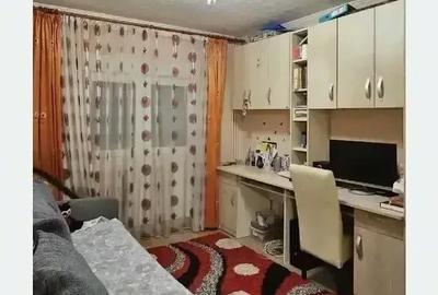 Apartament cu 3 camere decomandat în Alfa
