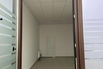 Spațiu comercial, de 60 mp, în Central - 4