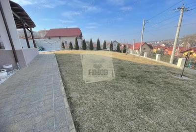 Casa moderna cu 4 camere terasa si garaj si 585 mp teren in Sura Mare - 16