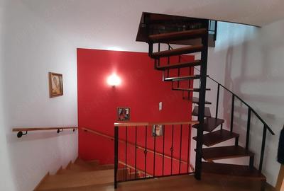 Casă cu 4 camere cu Teren 333 Mp în Central - 1