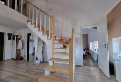 Apartament cu 4 camere decomandat în Ostratu - 1