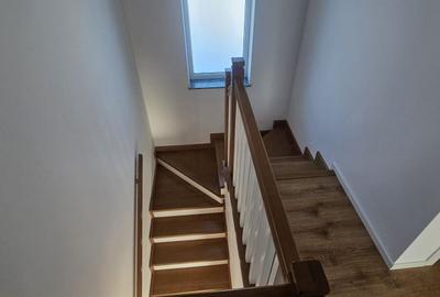 Duplex cu 4 camere cu Canalizare în Ipotești - 12