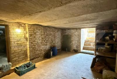 Casă cu 6 camere cu Teren 300 Mp în Central - 2