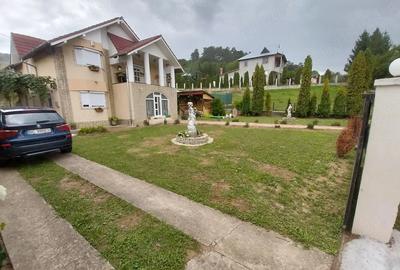 Casă cu Teren 4200 Mp în Livezi - 5