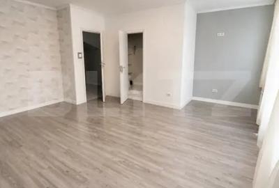 Spațiu comercial, de 1,000 mp, în Central - 6