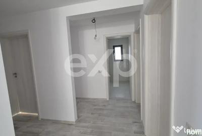 Casă cu 4 camere cu Teren 400 Mp în Bradu